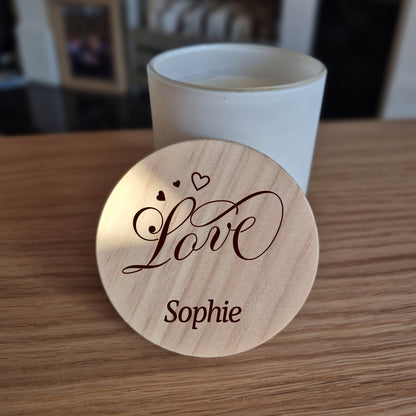 White jar candle with engraved wooden lid 'Love Sophie' engraving 
